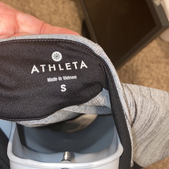 Women’s Athleta long sleeved black and grey pullover size S - Picture 10 of 10